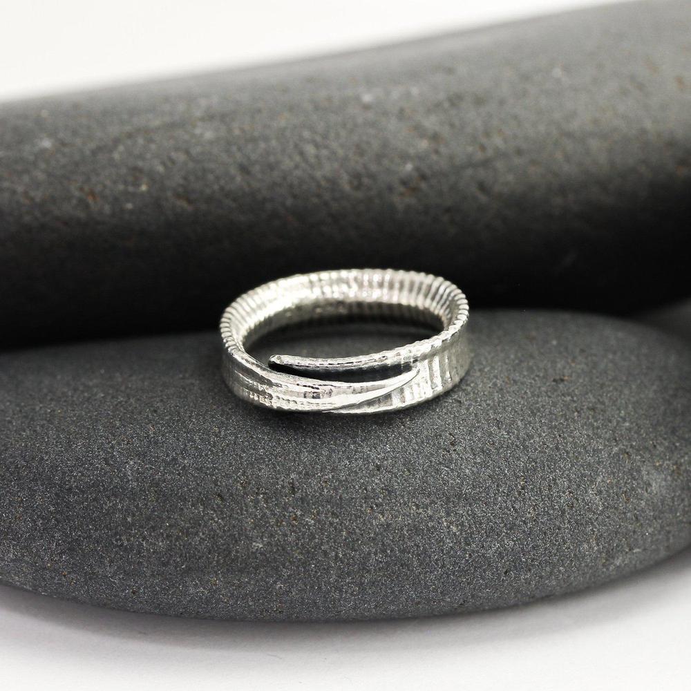 Cactus Spine Silver Overlapped Ring
