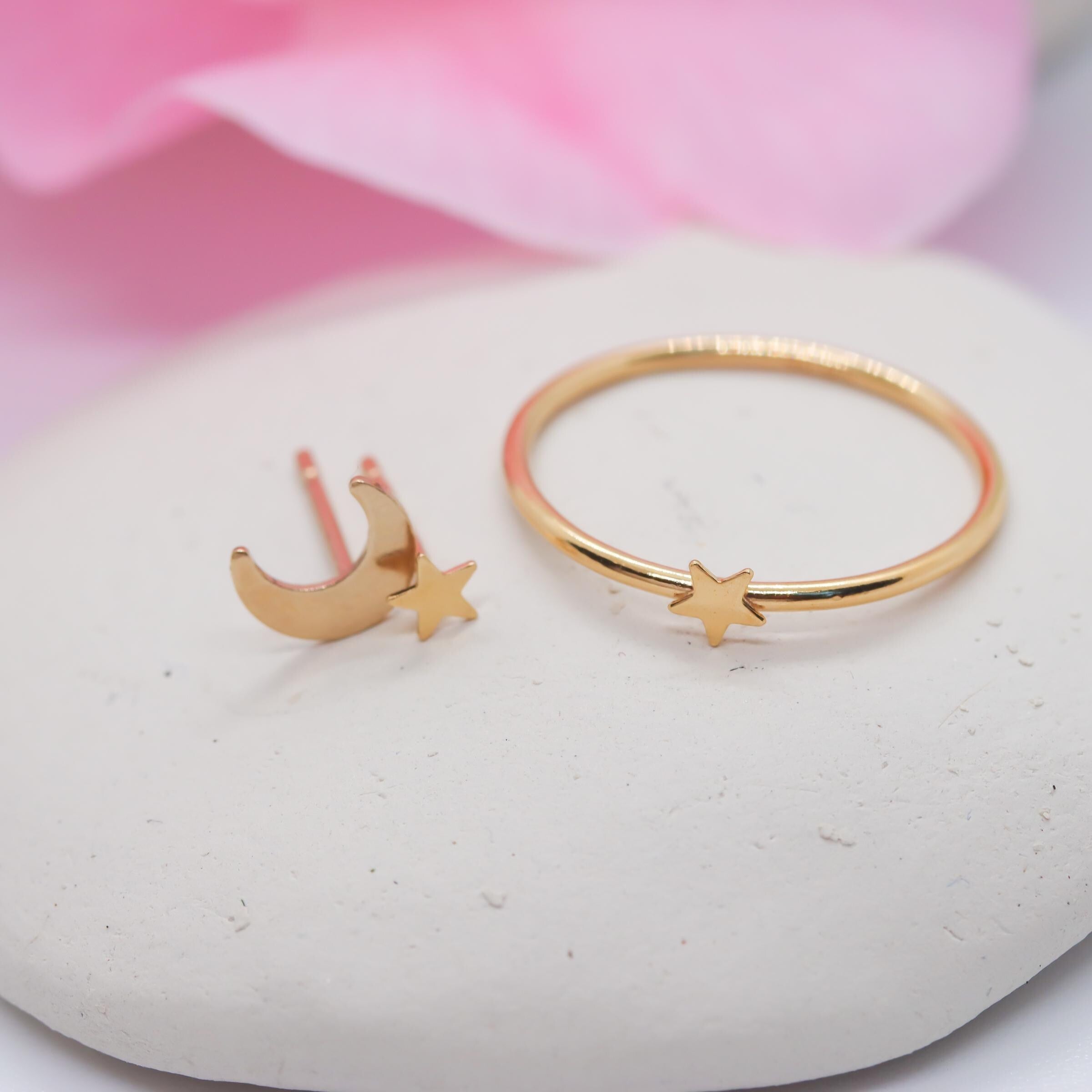 Dainty Star Charm Ring