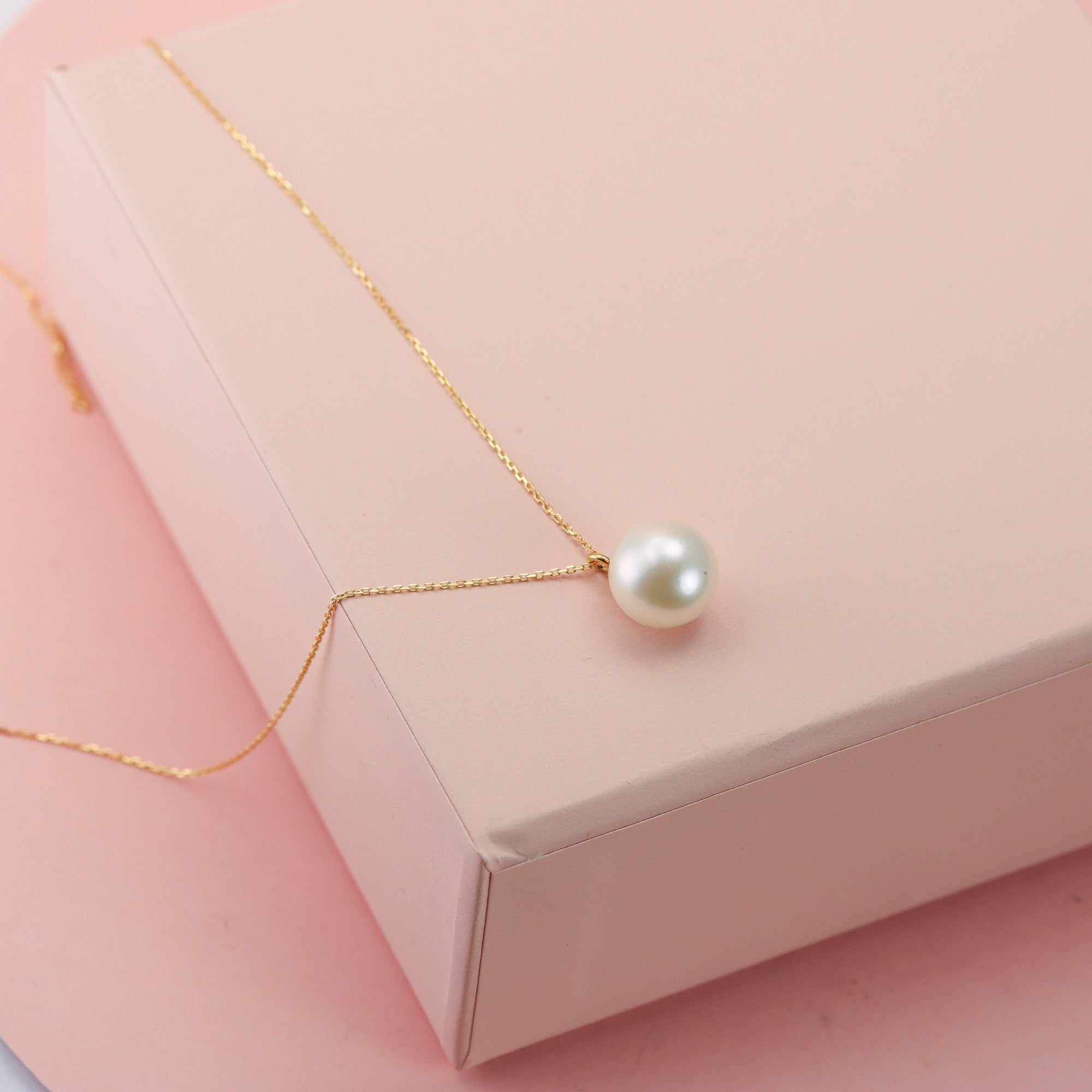 Simple Pearl Necklace in Solid 14K