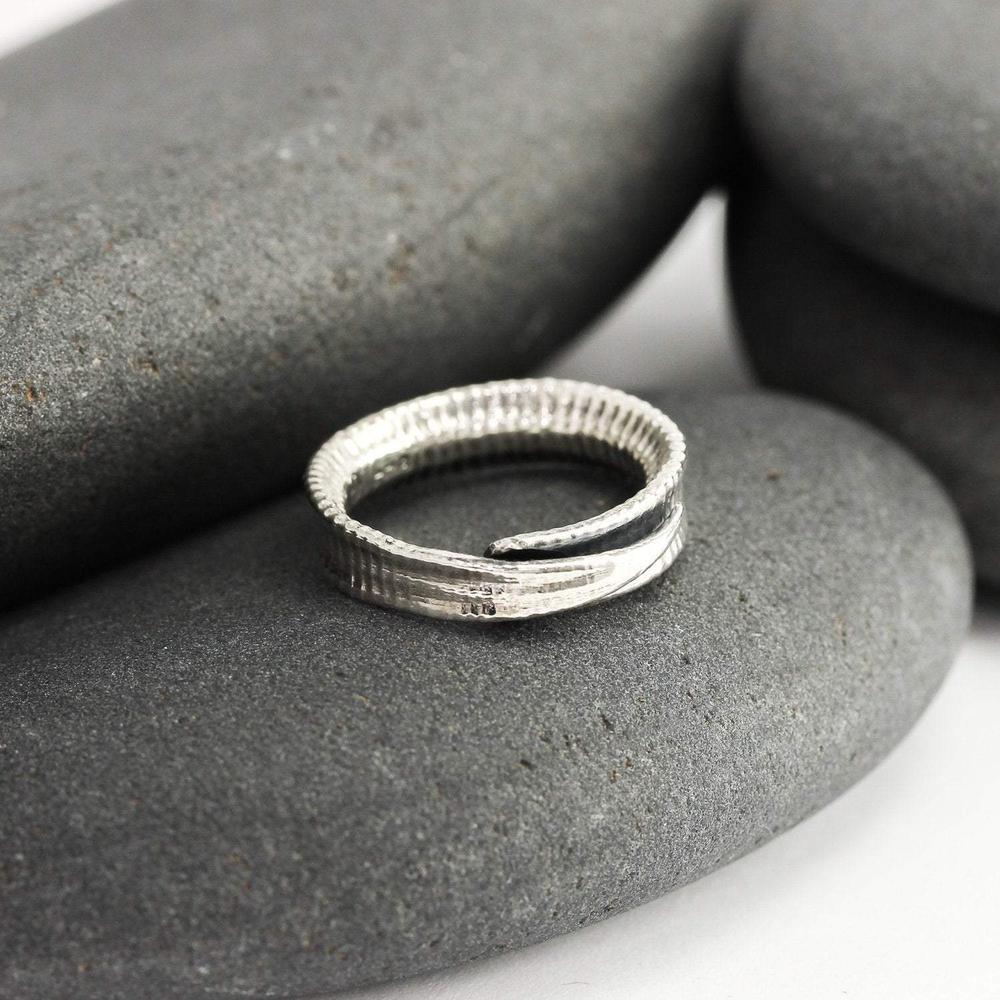 Cactus Spine Silver Overlapped Ring